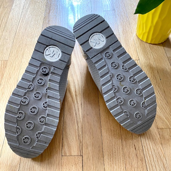 Michael Kors Billie Knit Trainers Fabric Leather White & Silver Metallic Size 7 - Picture 13 of 14